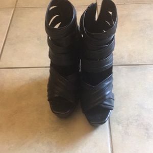 Jessica Simpson Tito wedges 8.5